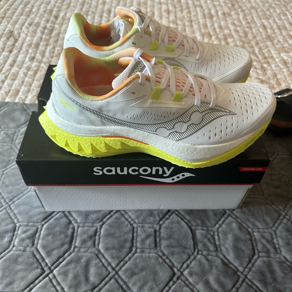 Saucony Endorphin Speed 4. NIB. Size 8.5.
